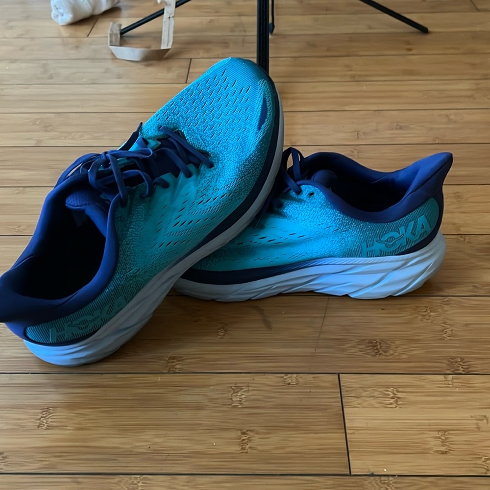Hoka Clifton 8 blue lightly used no box